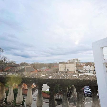 4 Bed Loft Apartment Overlooking Historic Town Троубридж Екстериор снимка