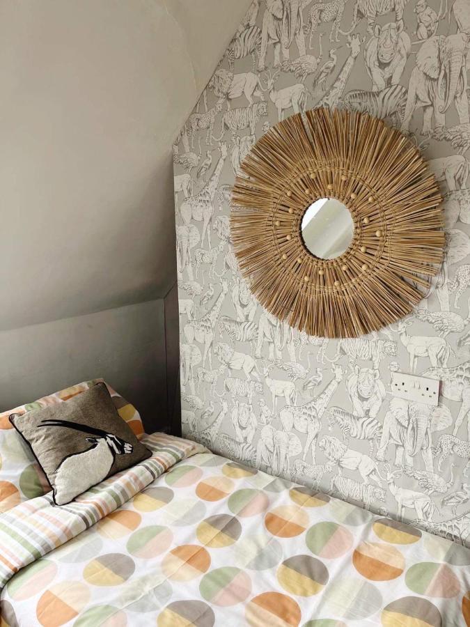 4 Bed Loft Apartment Overlooking Historic Town Троубридж Екстериор снимка