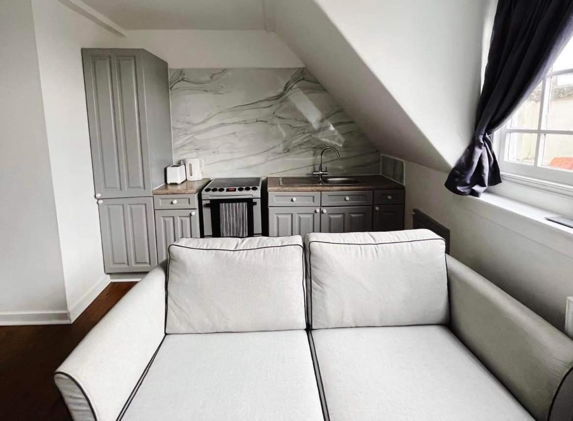 4 Bed Loft Apartment Overlooking Historic Town Троубридж Екстериор снимка