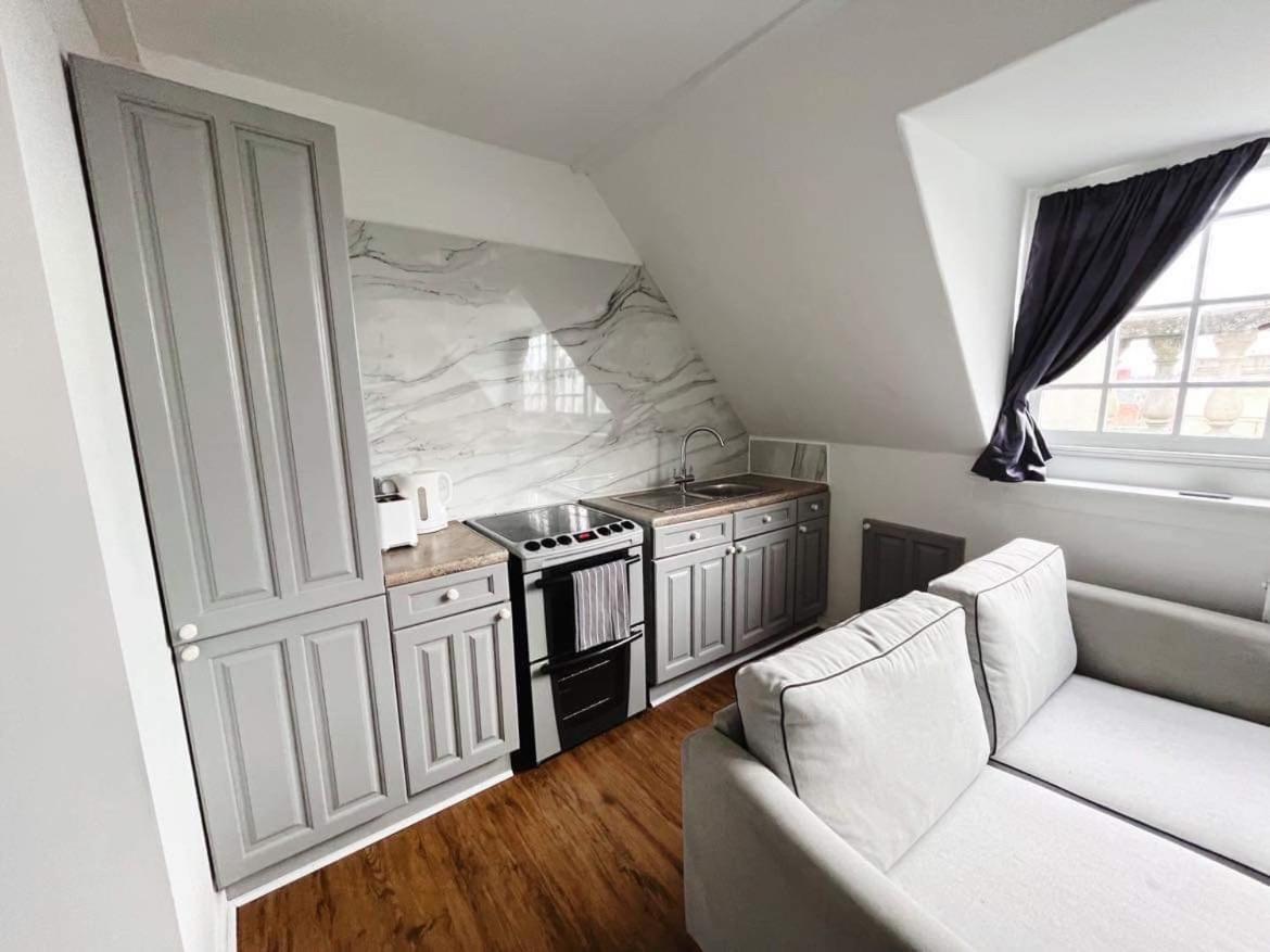 4 Bed Loft Apartment Overlooking Historic Town Троубридж Екстериор снимка