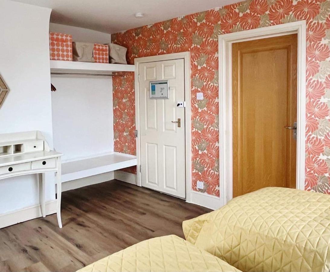 4 Bed Loft Apartment Overlooking Historic Town Троубридж Екстериор снимка