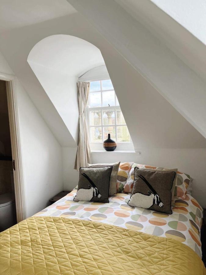 4 Bed Loft Apartment Overlooking Historic Town Троубридж Екстериор снимка